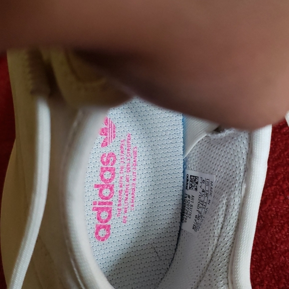 Cute adidas shoes - Picture 4 of 6